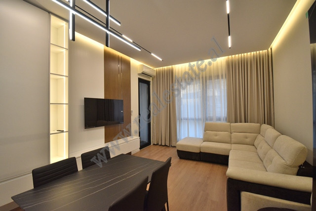 Apartament 1+1 modern me qira ne rrugen e Kavajes tek Kompleksi Square 21 ne Tirane.
Eshte e pozici